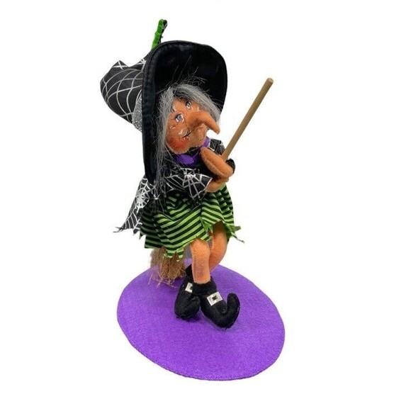 Annalee Doll Halloween 2012 Hag Witch on Broom Spiderweb Cape 301612 - Picture 2 of 9
